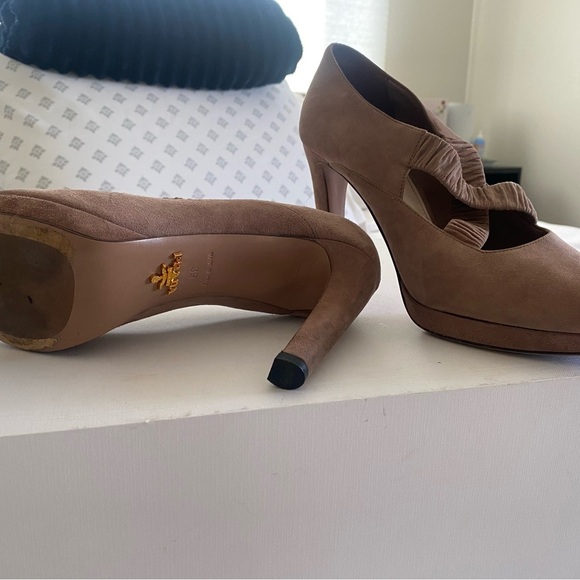 AUTHENTIC light pink Prada  Heels Elegant Suede Design - Picture 13 of 14